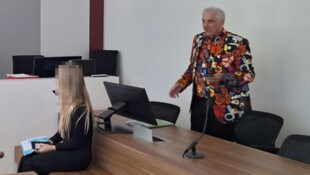 Die Fahrerin des Wagens und Anwalt Michael Dohr mussten beim Prozess in Eisenstadt auf die ...