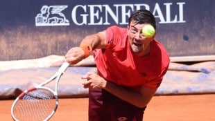 Sebastian Ofner schlägt in Kitzbühel auf.