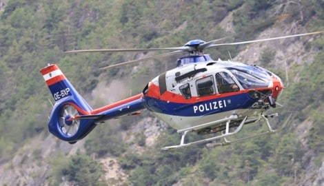 Auch ein Hubschrauber der Polizei war im Einsatz (Symbolbild).