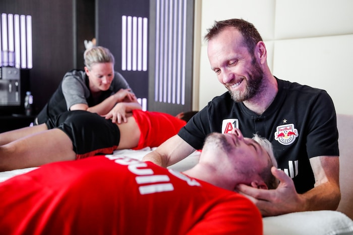Conny Werdenich (li.) und David Selbach zählen seit Jahren zum Physio-Team.