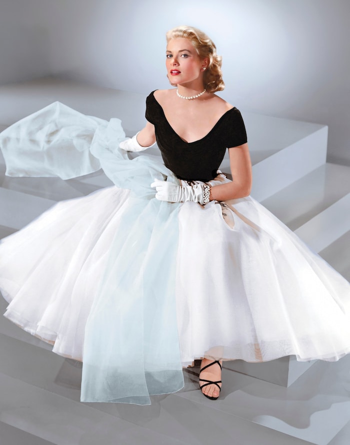... von Grace Kellys ikonischem Look aus „Das Fenster zum Hof“ inspiriert war.