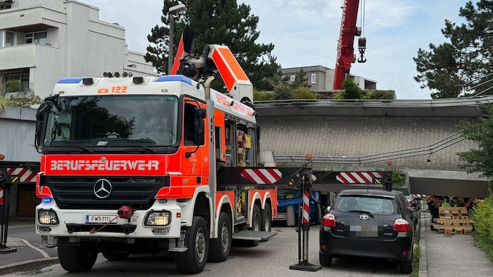 Die Feuerwehr war mit 17 Fahrzeugen im Einsatz.