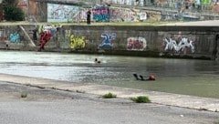 Feuerwehrtaucher und Polizisten reagierten blitzschnell.