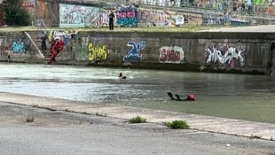 Feuerwehrtaucher und Polizisten reagierten blitzschnell.