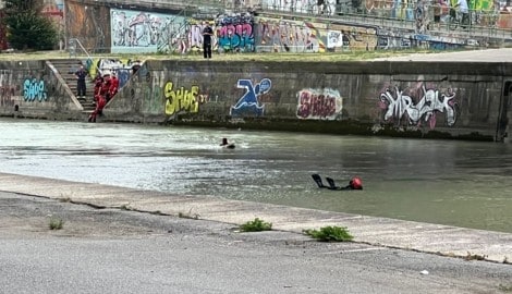Feuerwehrtaucher und Polizisten reagierten blitzschnell.