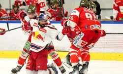 Ali Wukovits (M.) wird den Eisbullen lange fehlen.