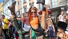 Beweglichkeit ist alles: Beim Pflasterspektakel kommt auch noch Clownerie zur Artistik dazu.
