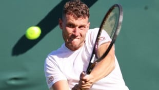 Filip Misolic jubelt in Båstad.