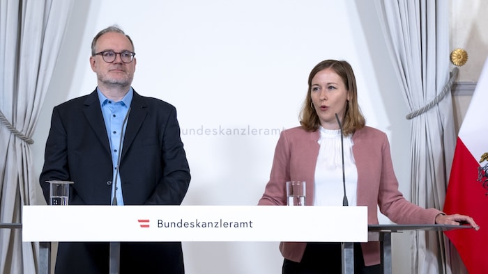 Stephan Marik-Lebeck (Statistik Austria) und Integrationsministerin Claudia Plakolm stellten im ...