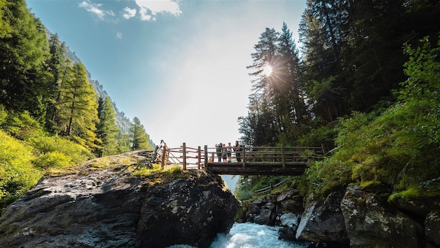 Die Wanderung führt entlang der Umbalfälle durch die Gemeinde Prägraten.
