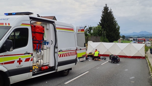 Nach der Erstversorgung vor Ort wurde der Fußgänger vom Rettungshubschrauber C6 in das ...
