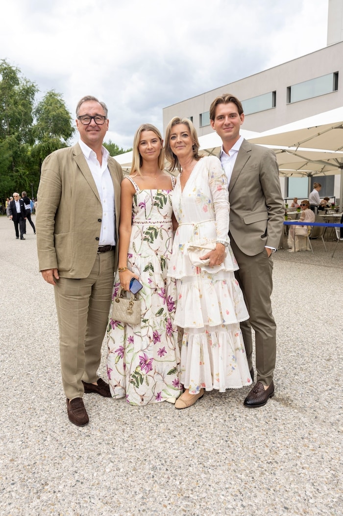 Eine fesche Familie: Martin Wiesenegger und Nadja Le Duigou mit Amelie und Konstantin.