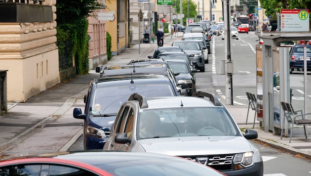 Die zahlreichen Urlauber hielt das aber nicht davon ab, ihr Parkplatz-Glück im Zentrum zu ...
