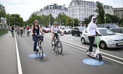 Stadträtin Ulli Sima (links) und Christoph Engelmaier von der „Krone“ radelten in 40 Minuten am ...
