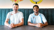Rapids Sportchef Markus Katzer und der norwegische Neuzugang Petter Nosa Dahl