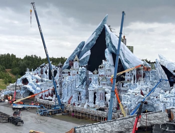 Die Hauptbühne vor dem Brand: Rund ein Jahr hätte man für den Aufbau dieser aufwändigen Stage ...