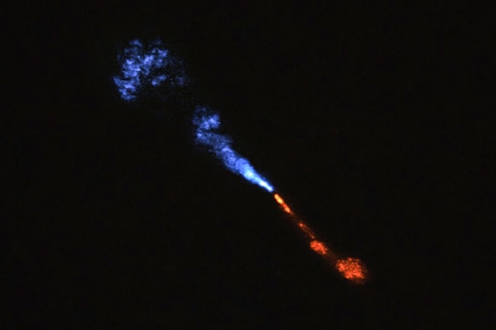 Junge Sterne sind von massiven Gas- und Staubringen umgeben, sogenannten protoplanetaren ...