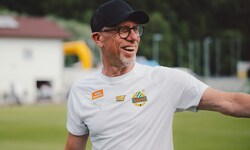 Rapid-Trainer Peter Stöger darf sich über einen neuen Stürmer freuen.