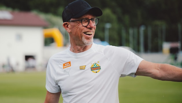 Rapid-Trainer Peter Stöger darf sich über einen neuen Stürmer freuen.