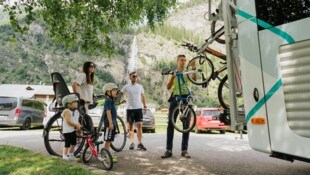 Ob auf den Berg, zum See, oder mit dem Rad – das Busunternehmen Bacher Reisen hat Ausflugsziele ...