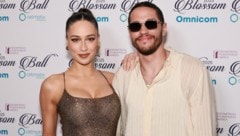 Pete Davidson und seine Freundin Elsie Hewitt freuen sich auf Nachwuchs.
