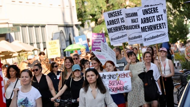 Die Initiative #soziallandretten rief am 1. Juli zu einer Demonstration in Graz auf. Tausende ...
