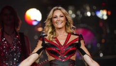 Helene Fischer schiebt ein Kinderwagerl und darin sitzt ein Baby-Otto-Waalkes. Was es damit auf ...