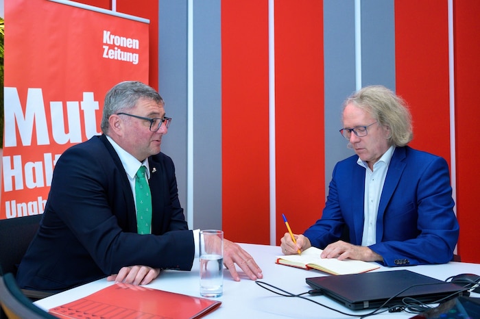 Staatssekretär Jörg Leichtfried im Gespräch mit „Krone NÖ“ -Chef Lukas Lusetzky