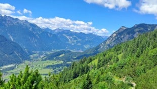 Der traumhafte Blick übers Klostertal in Richtung der Stadt Bludenz.