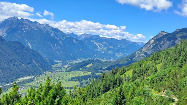 Der traumhafte Blick übers Klostertal in Richtung der Stadt Bludenz.
