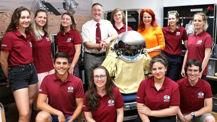 ÖWF-Direktor Grömer und das Team mit LR Cornelia Hagele (o.). Das Land fördert ein ...