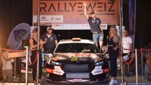 Der Zeremonienstart der Rallye Weiz ist Jahr für Jahr ein Highlight – hier lässt sich Simon ...