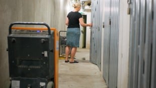 Das Wasser stand rund 60 Zentimeter hoch, in der Garage und auch in den Kellerabteilen der ...