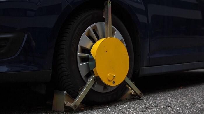 An dem Wagen wurde eine „Kralle“ angebracht.