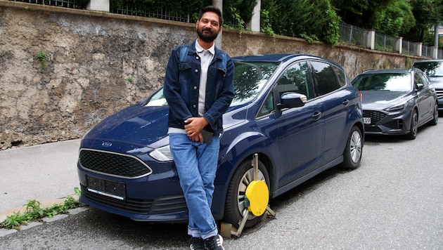Student Abdullah Khan möchte das Auto unbedingt haben und sucht nun den Besitzer