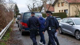 Der Angeklagte bei der Tatortsbegehung
