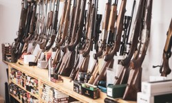 Wer braucht eine Waffe? Stefan Vögel hat dazu eine klare Meinung: nur Jäger, Polizisten, ...