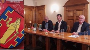 Kassasturz in St. Barbara: Franz Lammer, Bürgermeister Arno Russ (beide ÖVP) und Vize-Ortschef ...