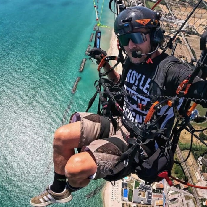 Baumgartner postete noch vor Kurzem Fotos von sich beim Paragleiten in Italien.