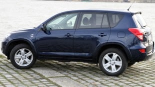 Bei dem gestohlenen Auto handelt es sich um einen Toyota RAV4 (Symbolbild).