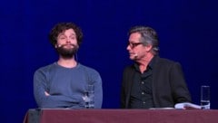 Literarisch-musikalische Lesung, in der Fritz Karl gemeinsam mit seinem Sohn Aaron Karl auf der ...