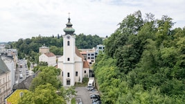 Aus der profanisierten Kapuzinerkirche sollen drei Männer Kindersärge und Heiligenstatuen ...
