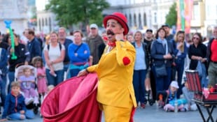Straßenkunst verbindet die Generationen: Kleine und große Besucher lassen sich begeistern!