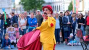 Straßenkunst verbindet die Generationen: Kleine und große Besucher lassen sich begeistern!