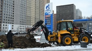 Eine Tankstelle in Moskau: Die EU will Russland mit ihren Sanktionen den Geldfluss aus dem ...