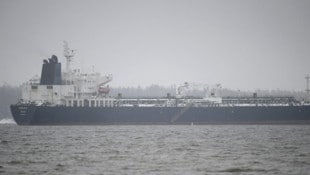 Die EU-Kommission plant derzeit das 20. Sanktionspaket gegen Russland. Tankern mit Öl an Bord ...