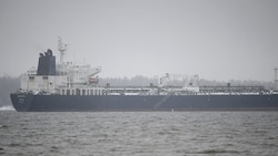 Die EU-Kommission plant derzeit das 20. Sanktionspaket gegen Russland. Tankern mit Öl an Bord ...
