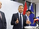 Wirtschaftsminister Wolfgang Hattmannsdorfer, IHS-Direktor Holger Bonin (li.) und Wifo-Experte ...