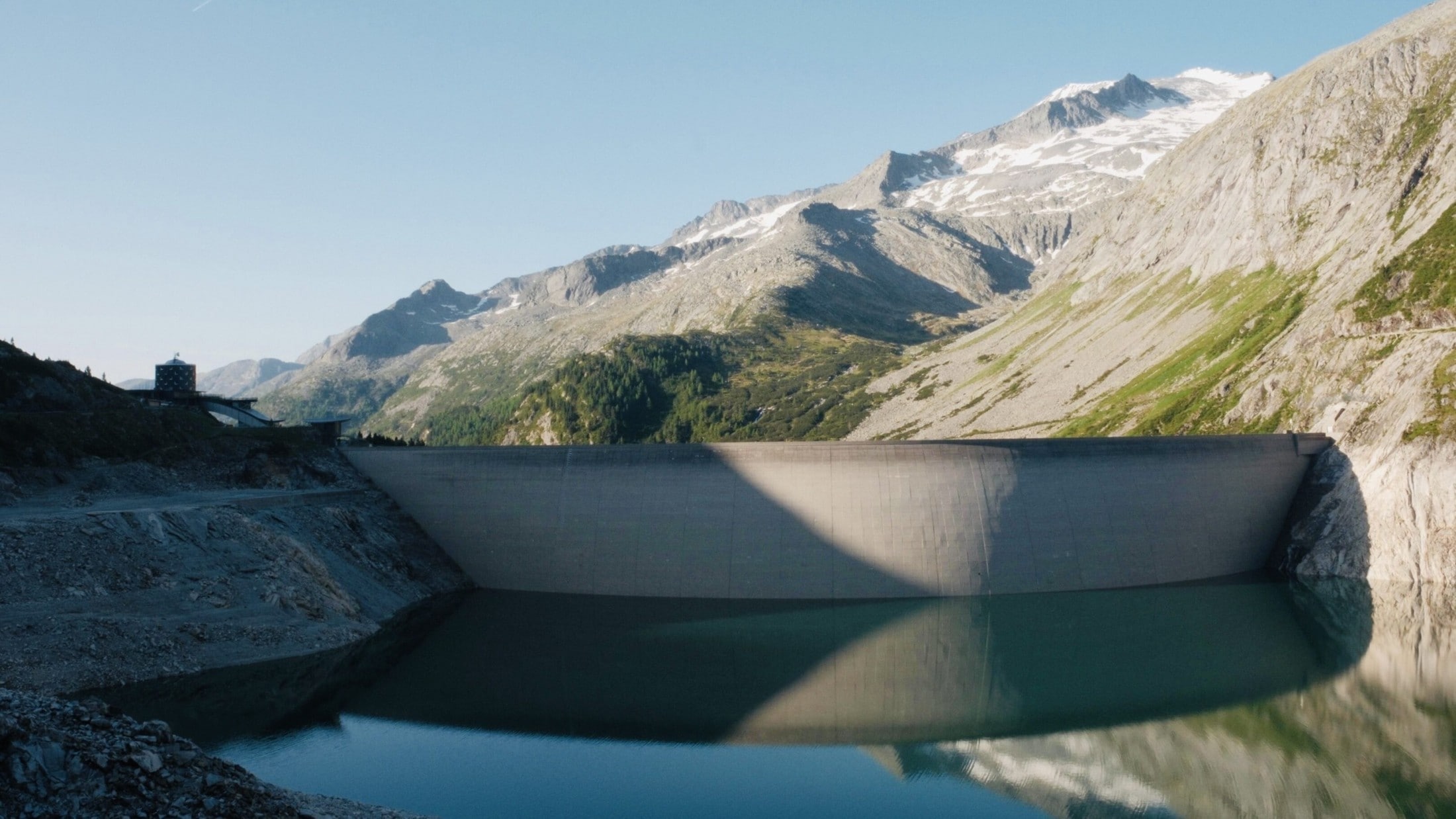 Riesiger Betonbogen, 200 Meter hoch: Die Kölnbreinsperre.