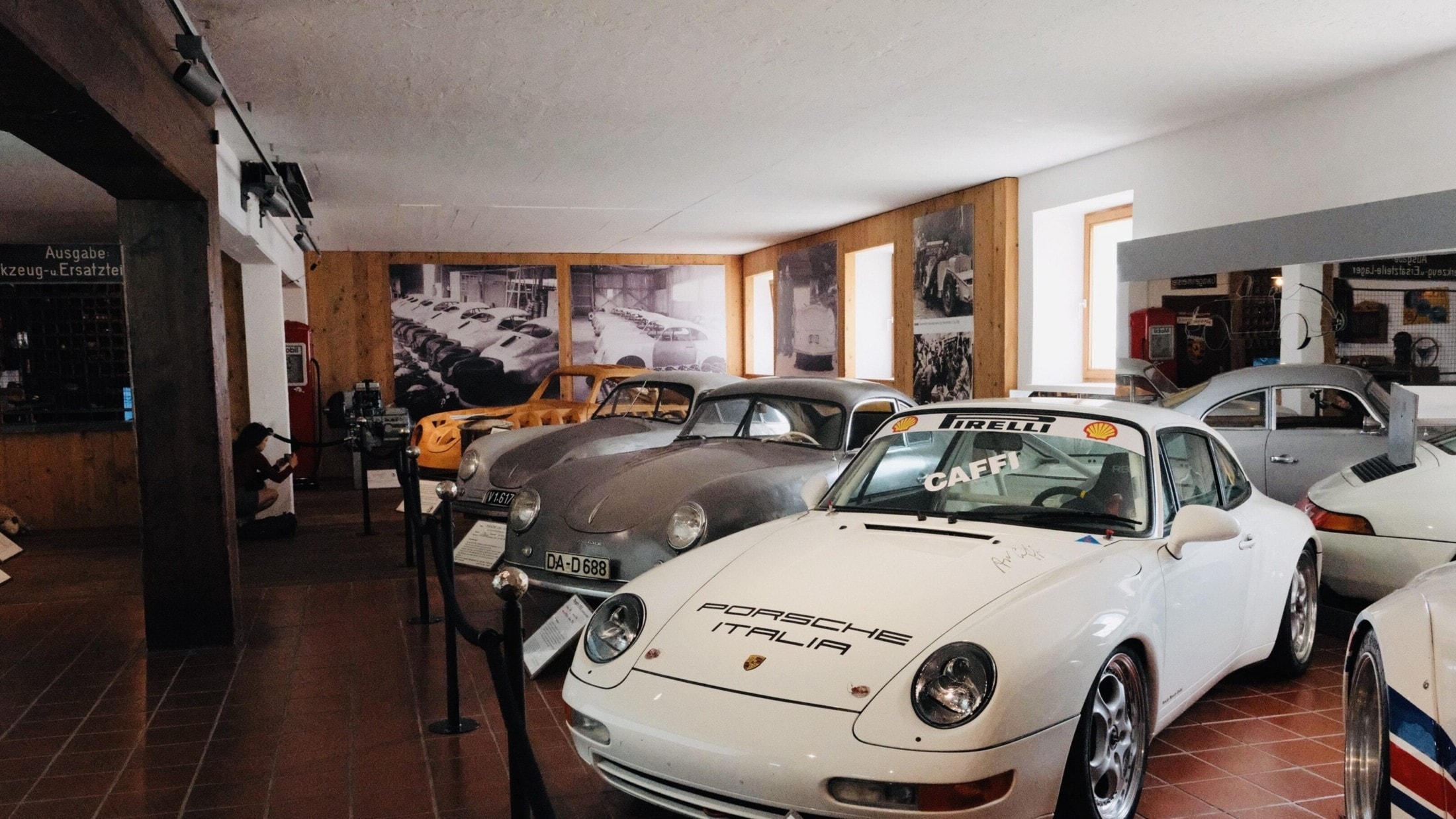Legendäre Kurven: Das Porsche-Museum in Gmünd erzählt von Leidenschaft und Innovation.